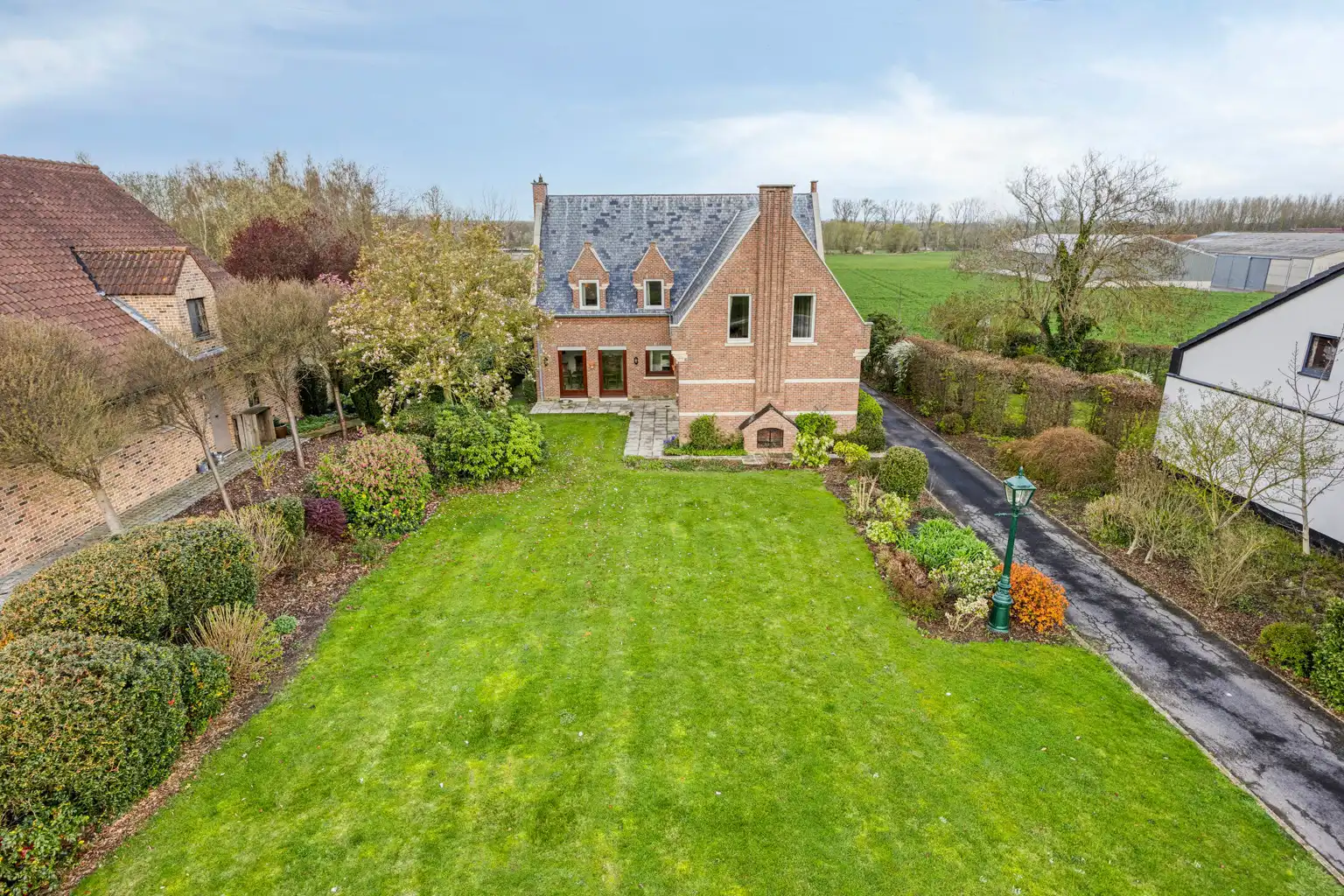 karaktervolle villa met ruime tuin  foto 2