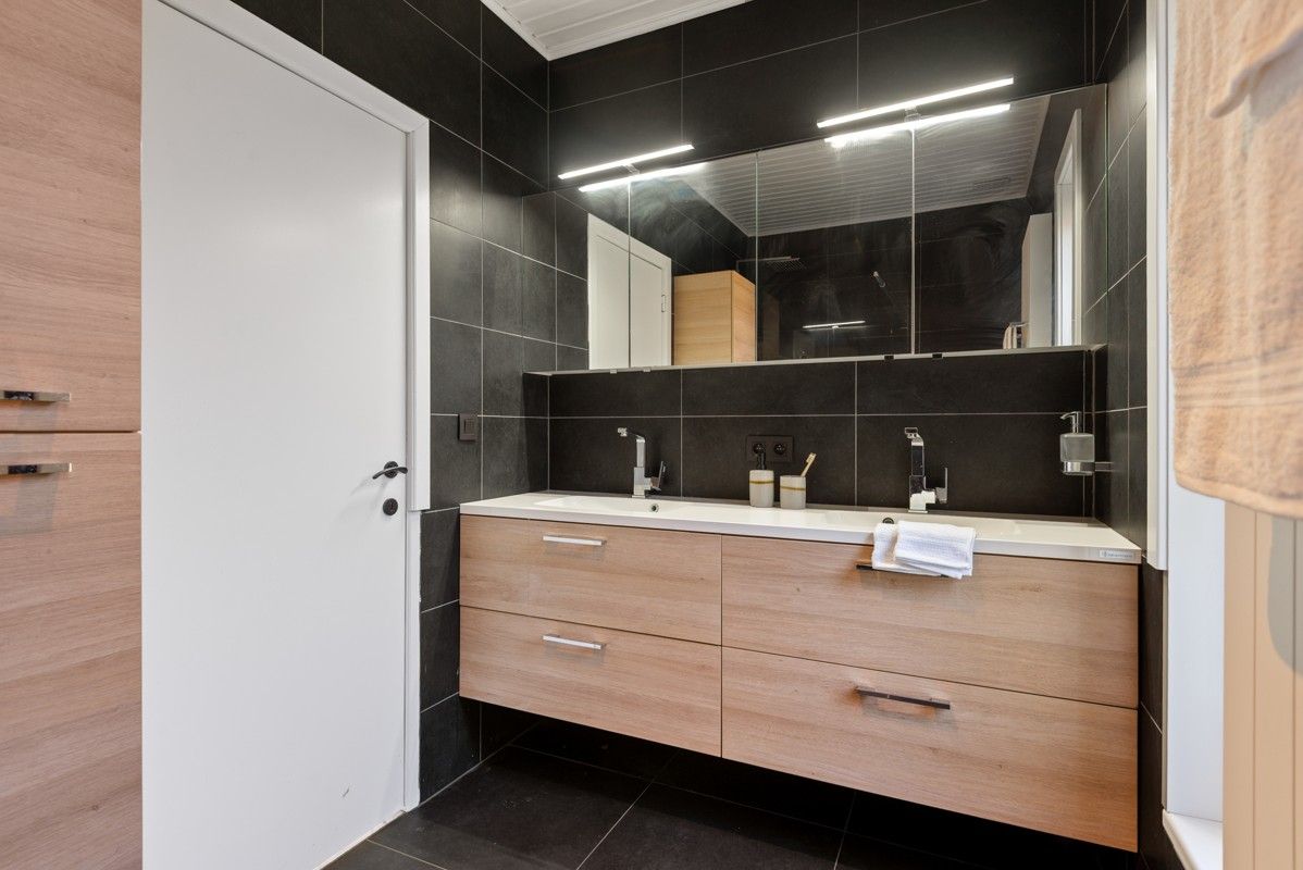 Verder af te werken charmante woning op 1840m² vlakbij het centrum van Sint-Antonius foto 9