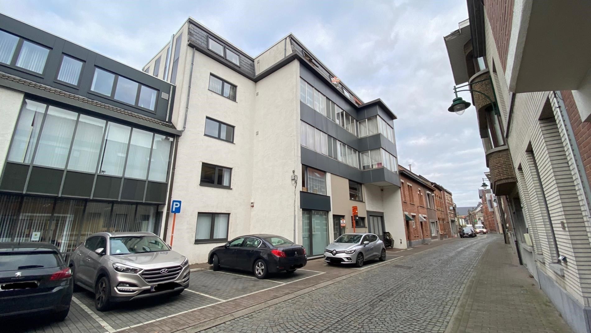 Te koop in Lokeren: Appartement met loftgevoel en zonnig terras foto 1