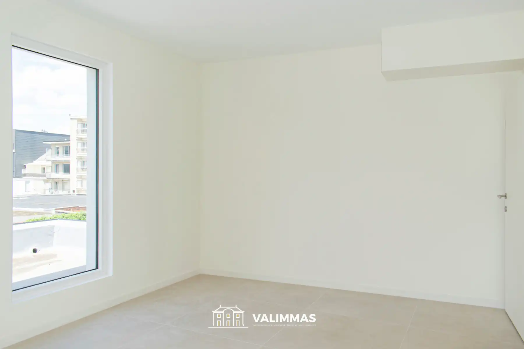 Totaal gerenoveerd duplex-appartement met terras en tuintje foto 12