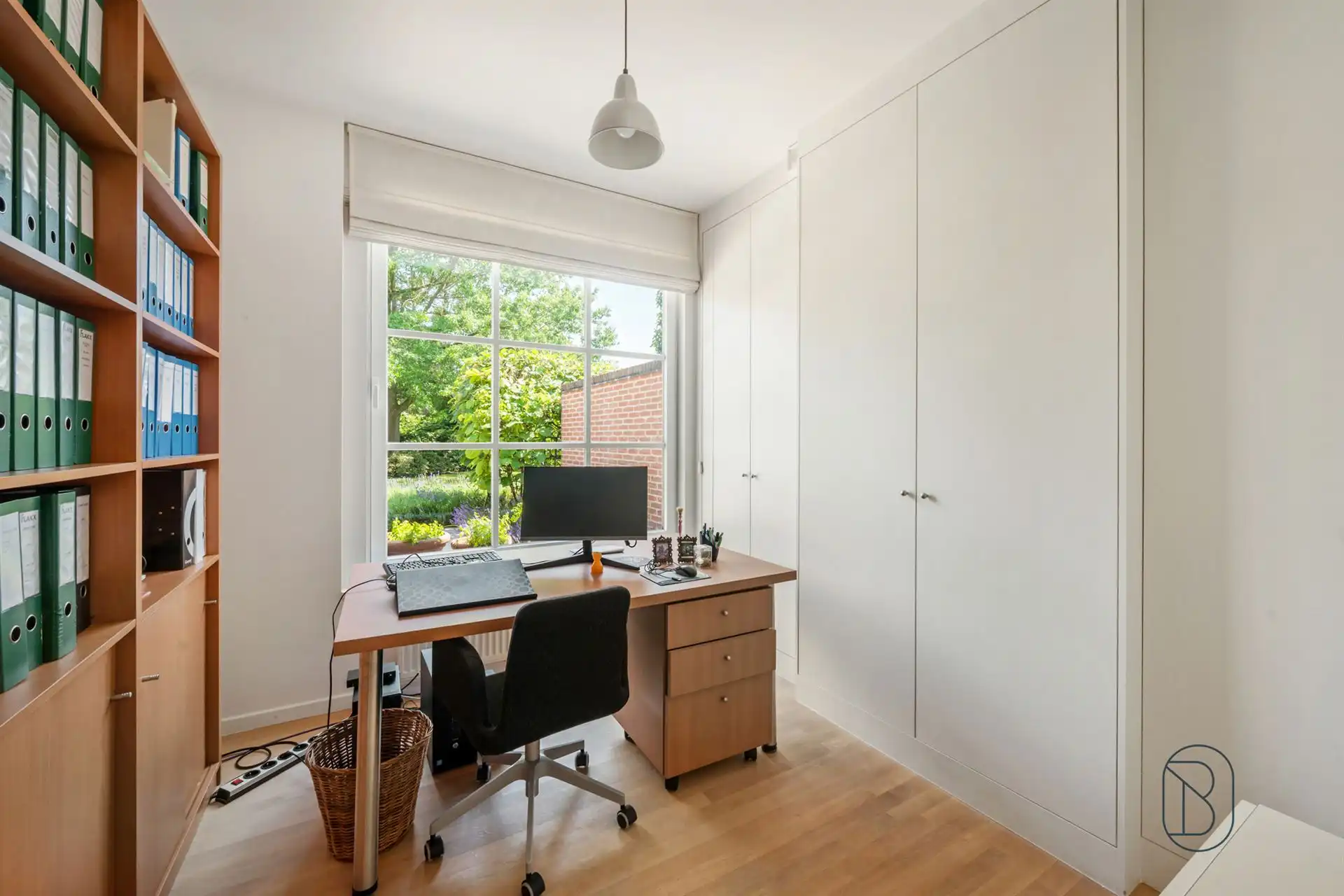 Exclusieve villa met praktijk/kantoor en prachtige tuin foto 14