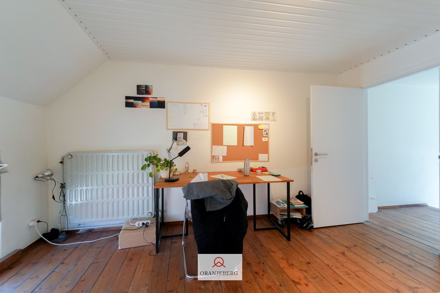 Ruime gerenoveerde burgerwoning nabij de Visserij foto 28