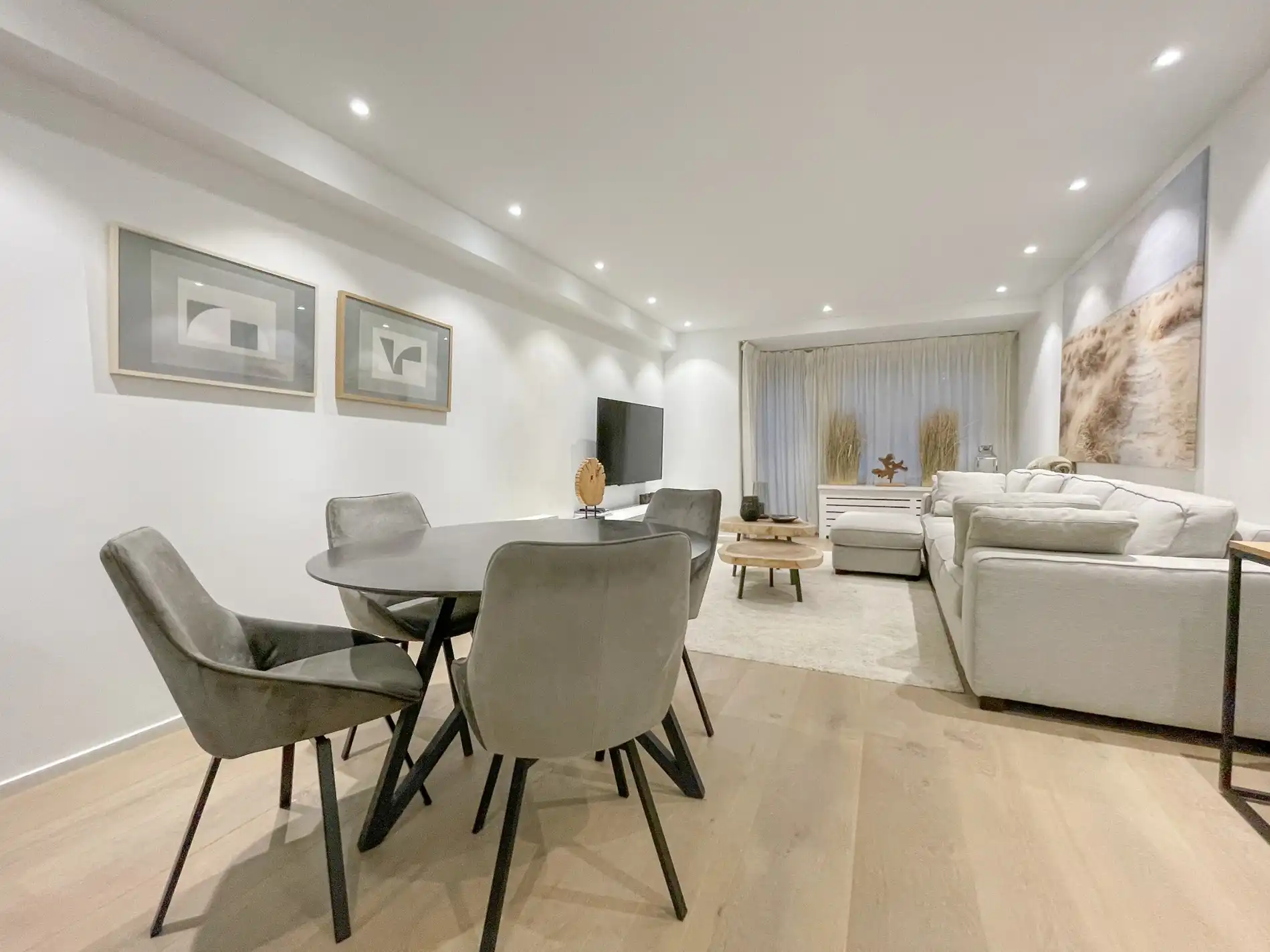 Stijlvol gerenoveerd appartement gelegen op een boogscheut van de zee. foto 6