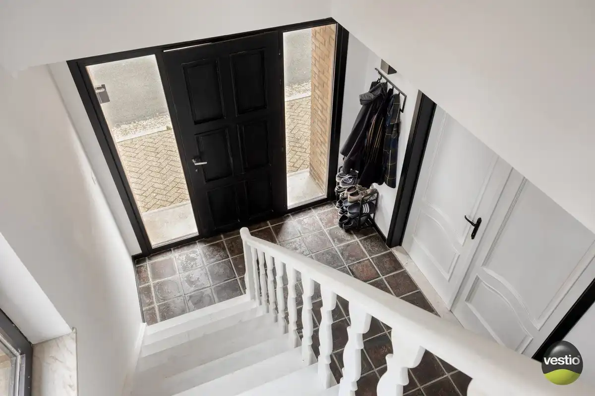 HALF VRIJSTAANDE WONING MET 4SLPK TE EIGENBILZEN. foto 4