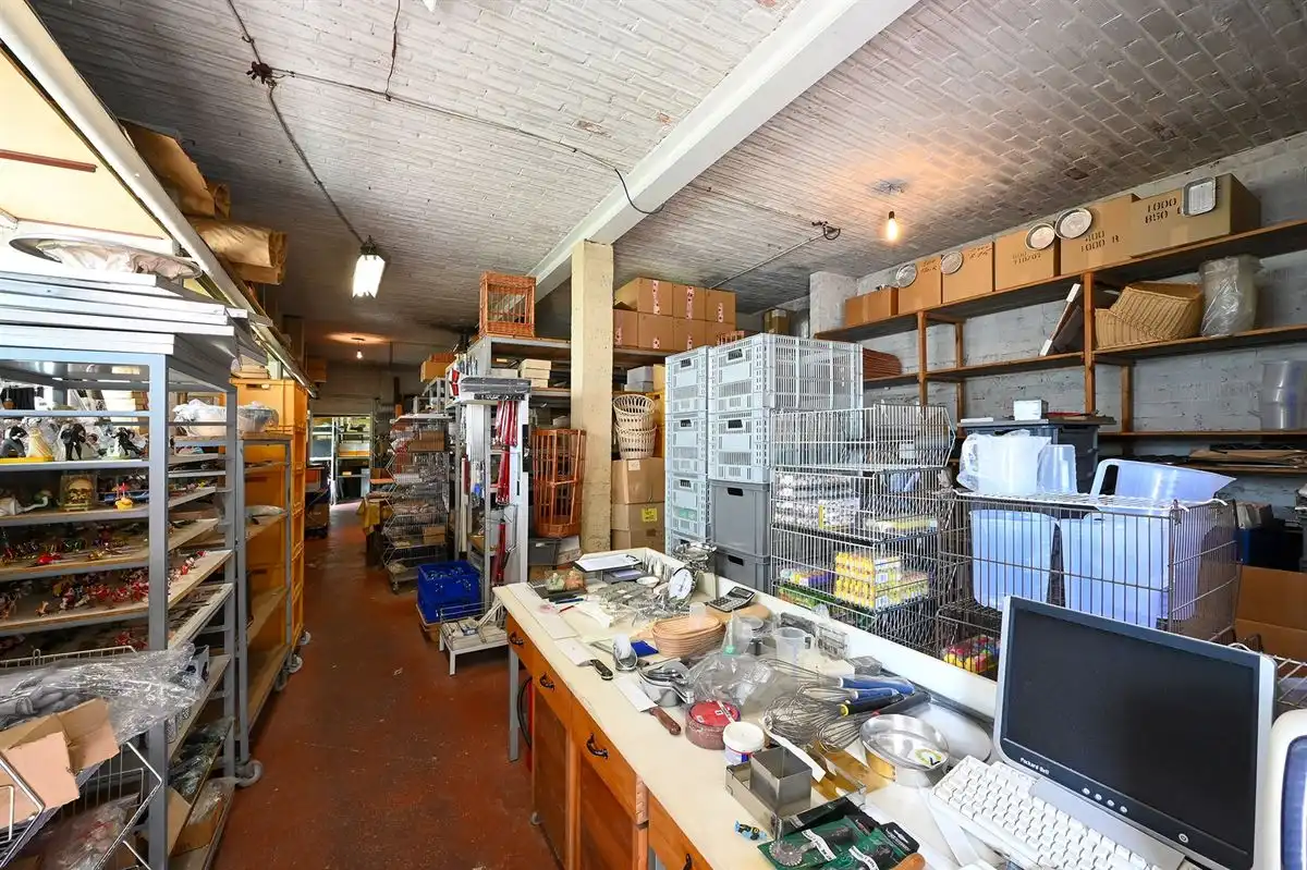 Te renoveren woning en magazijnen op 3100m² foto 9