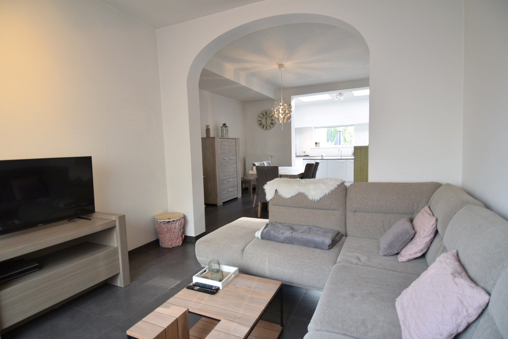 Woning met 3 slaapkamers en zonnige tuin in Rekkem foto {{pictureIndex}}