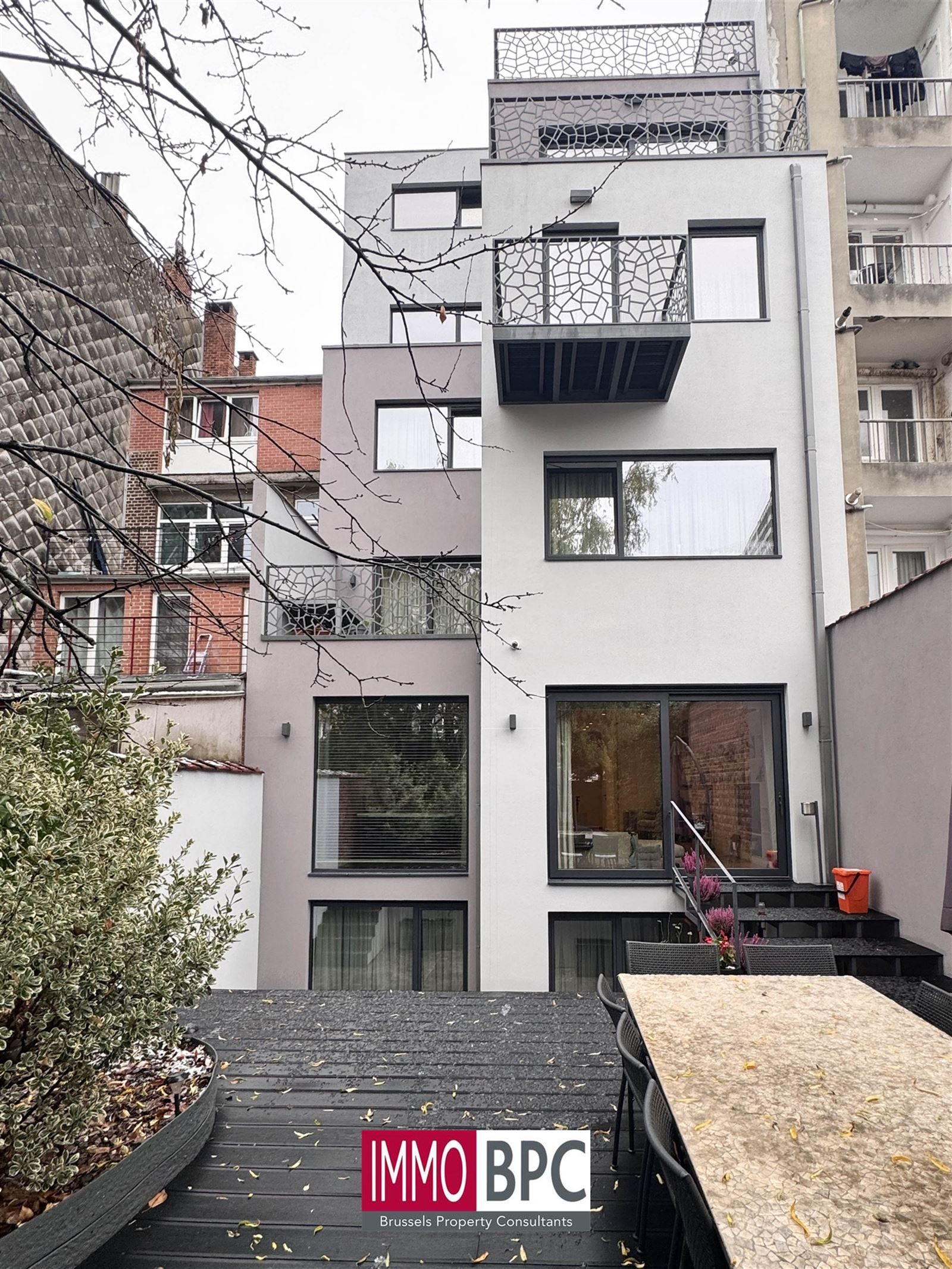 UITZONDERLIJKE MODERNE OPBRENGSTEIGENDOM IN GANSHOREN – 595 m² WOONOPPERVLAKTE foto 4