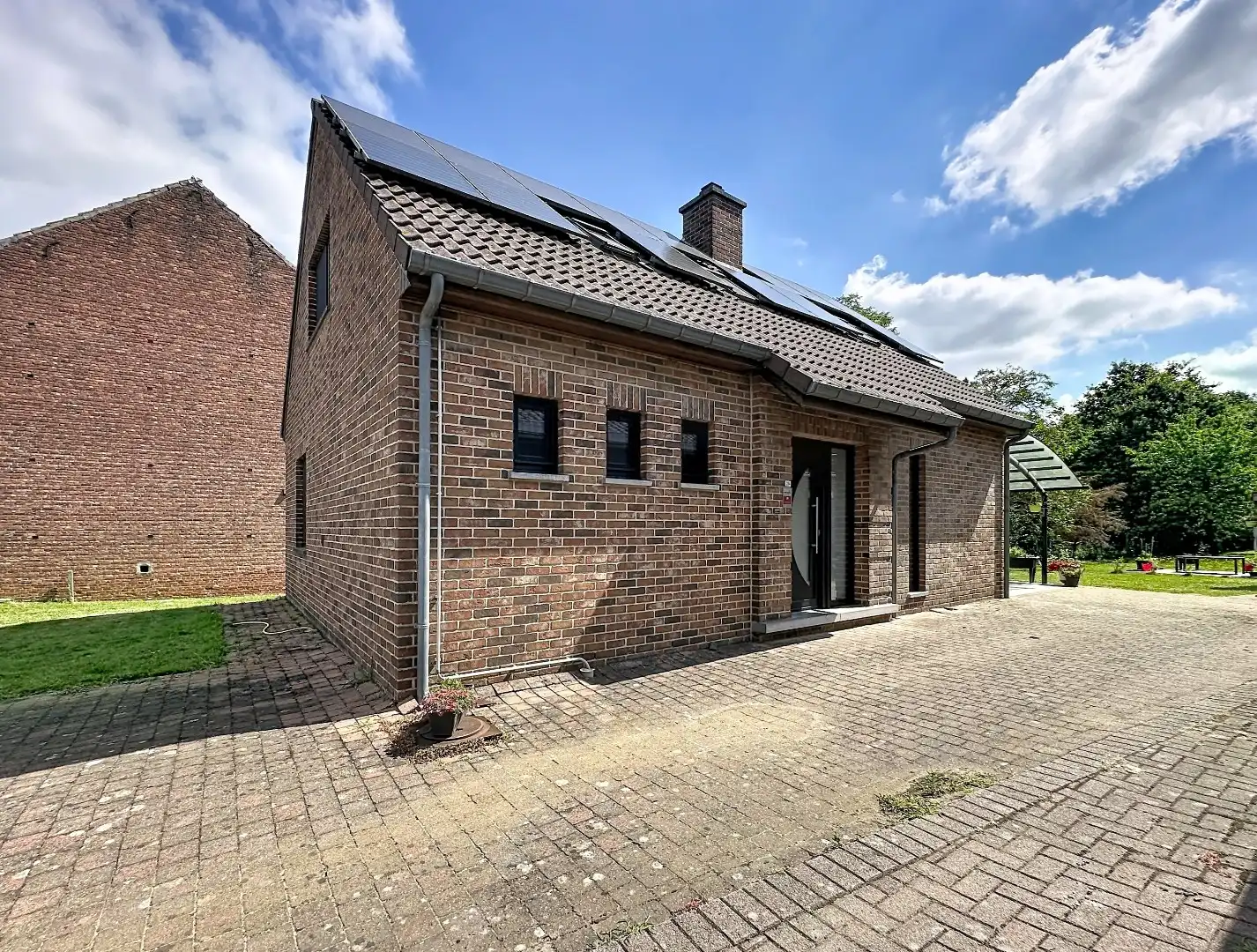 Instapklare, vrijstaande woning op een prachtig perceel van 17 are foto 2