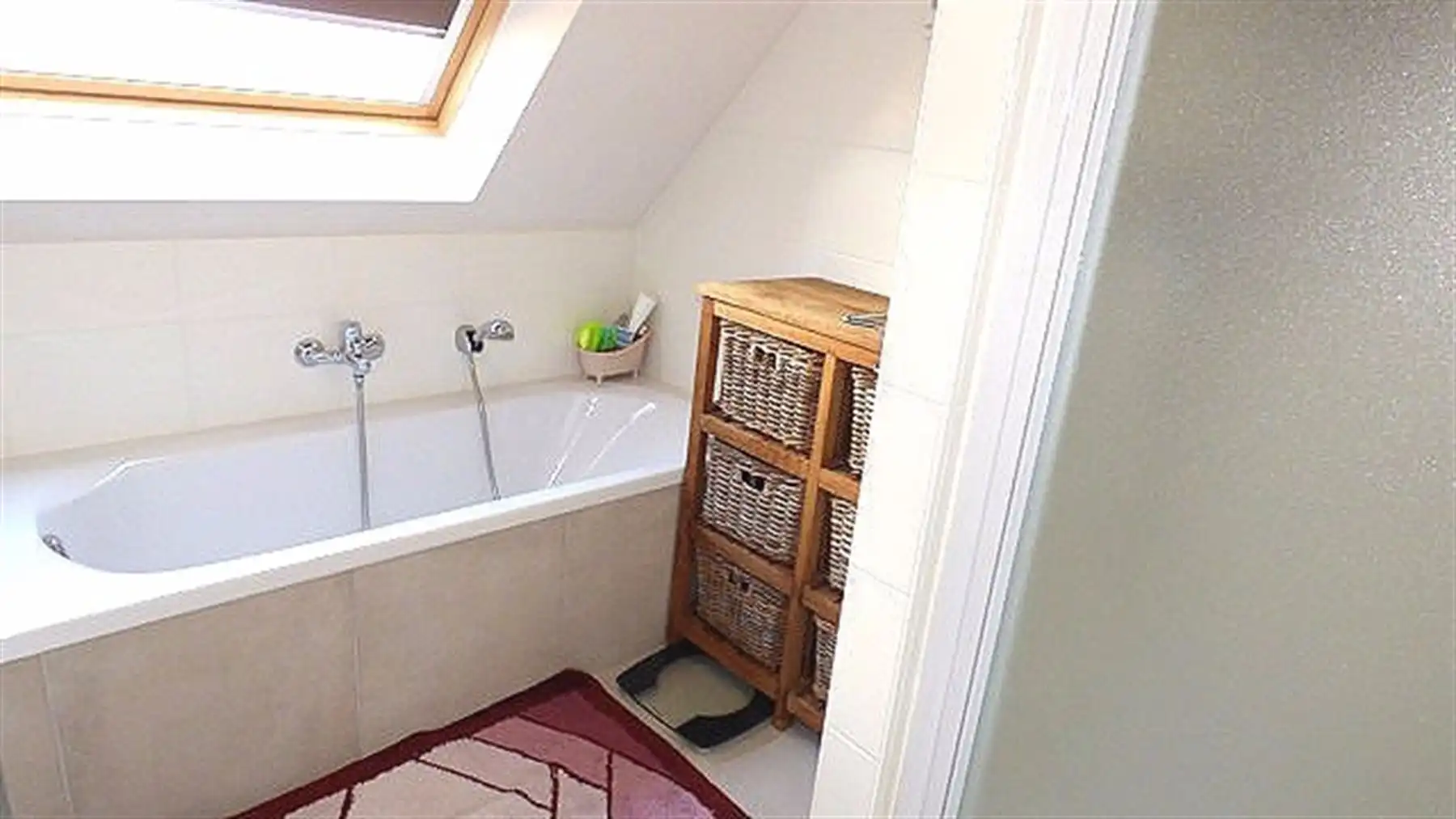 Dakappartement gelegen aan de rand van Waregem met 2 slaapkamers foto 8