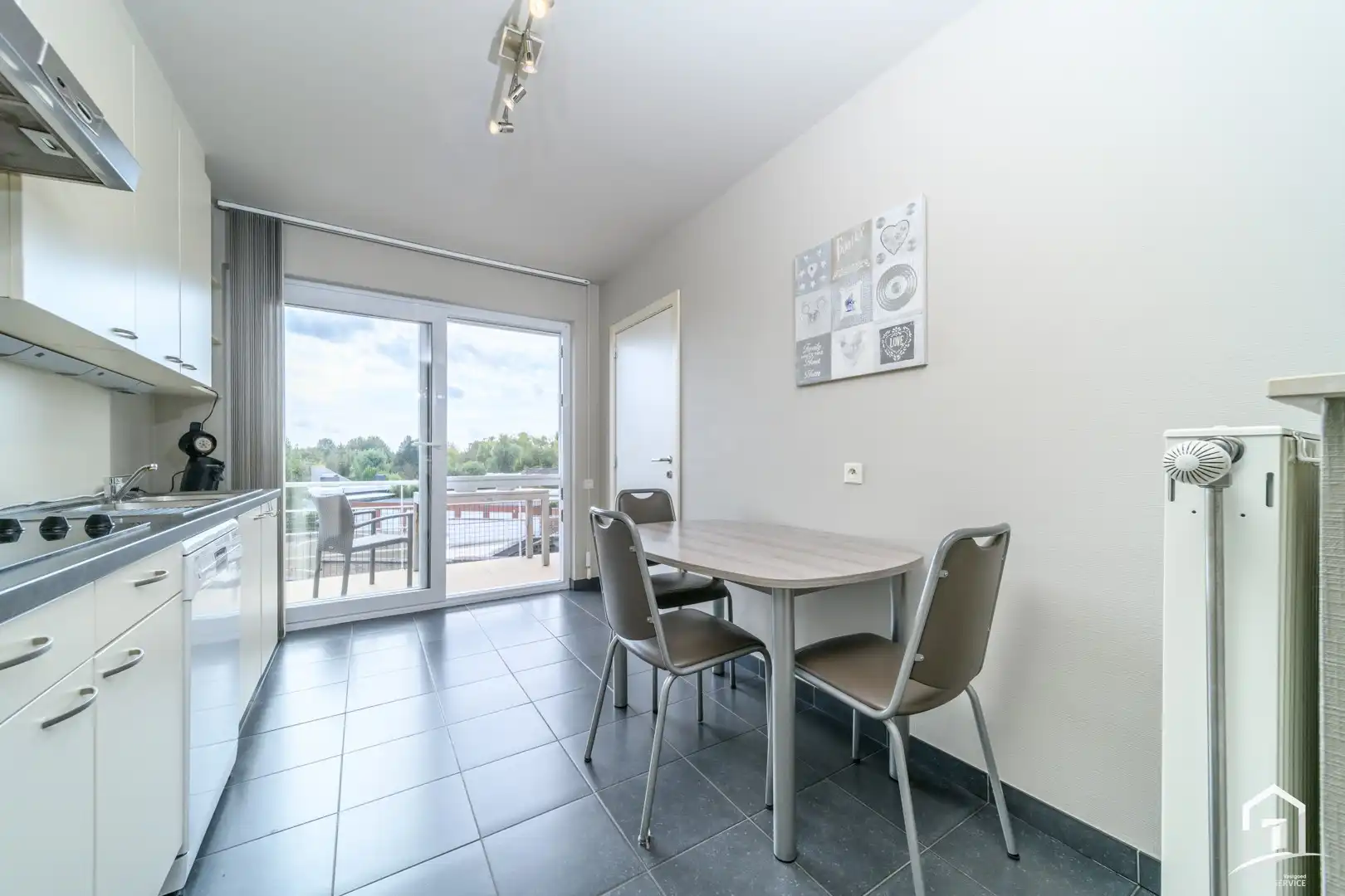 Comfortabel wonen met terras en ruime garagebox in Haaltert foto 6