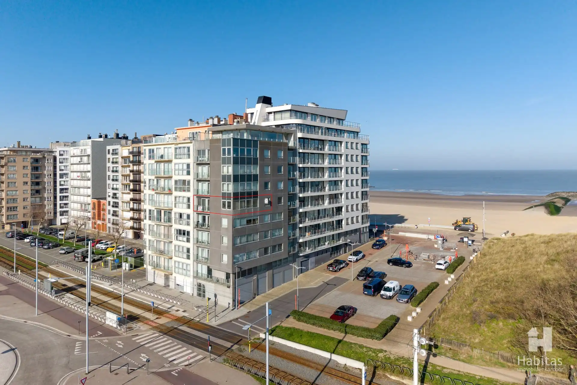 Ruim hoekappartement met panoramisch zee-, duinen- en polderzicht foto {{pictureIndex}}