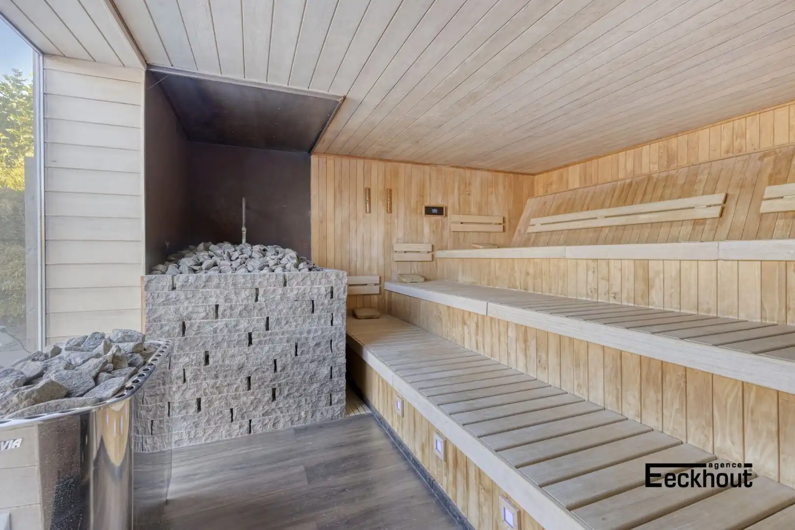 Handelscomplex op gunstige locatie foto 21