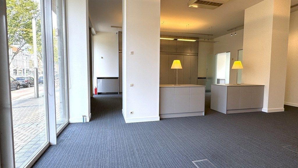 Commercieel gelijkvloers kantoor te huur nabij Singel te Berchem foto 9