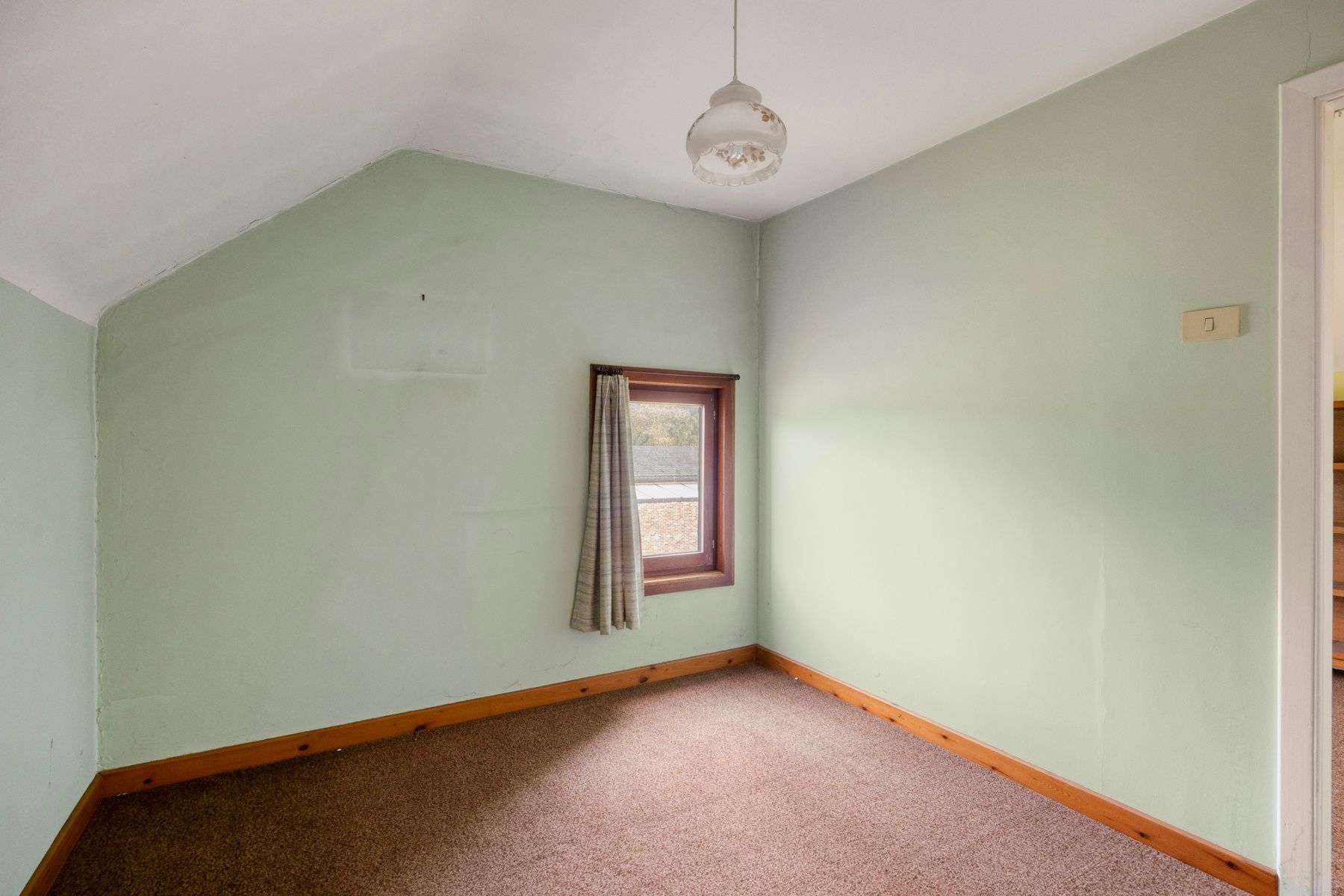 Karaktervolle te renoveren woning op perceel van 37a20ca! foto 19