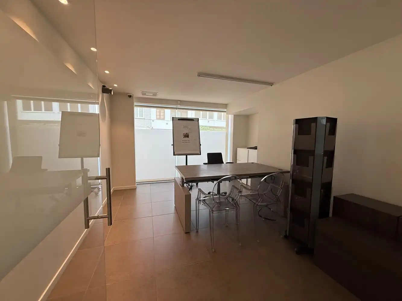 Instapklaar en strategisch gelegen kantoor-/praktijkpand (170 m²) met 6 autostaanplaatsen op toplocatie in Ninove foto 5