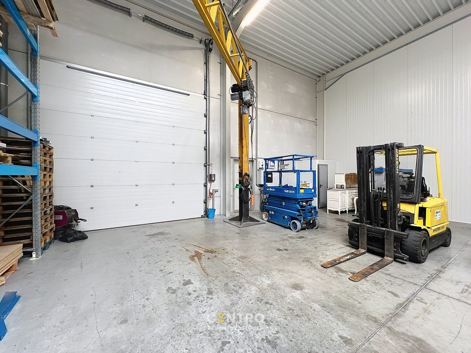 Instapklare LOODS (216m²) voorzien van sectionaalpoort (4,5 x 4,5m) met aparte loopdeur en VH van 7m. Op industriezone te Houthulst! foto 8