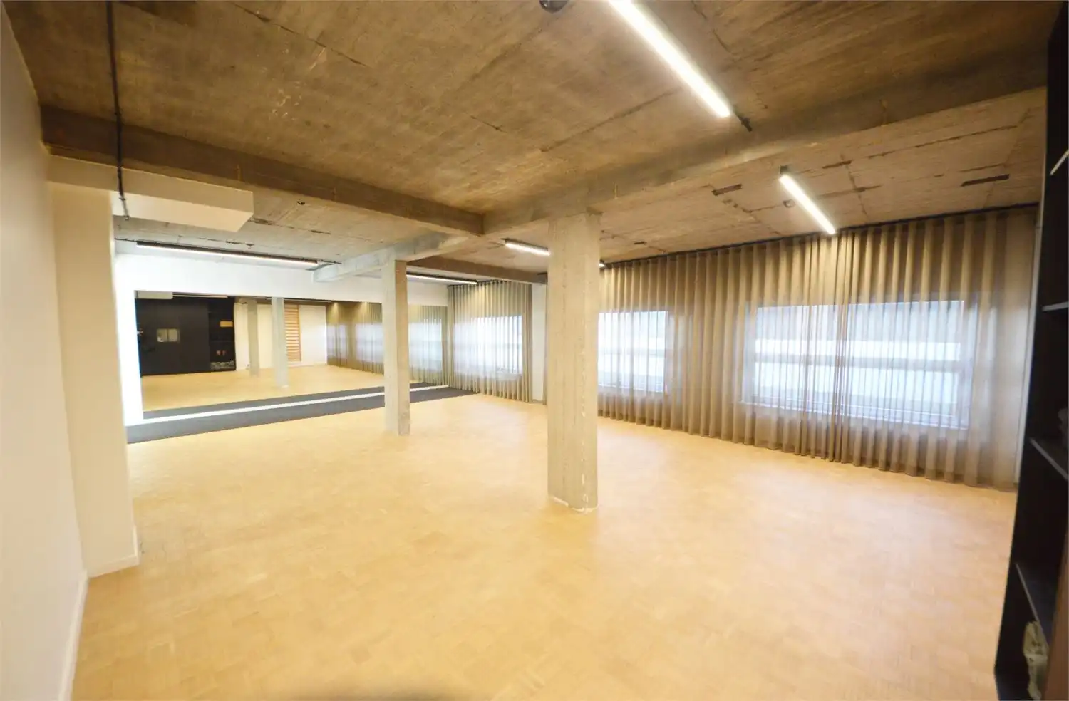 LUXUEUS HANDELSPAND OF KANTOOR PARKLAAN foto 12