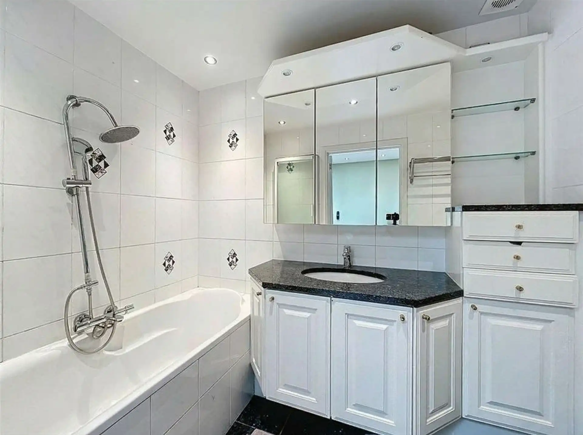 Prachtige gezinswoning met 3 slaapkamers in het groene Kruibeke! foto 8