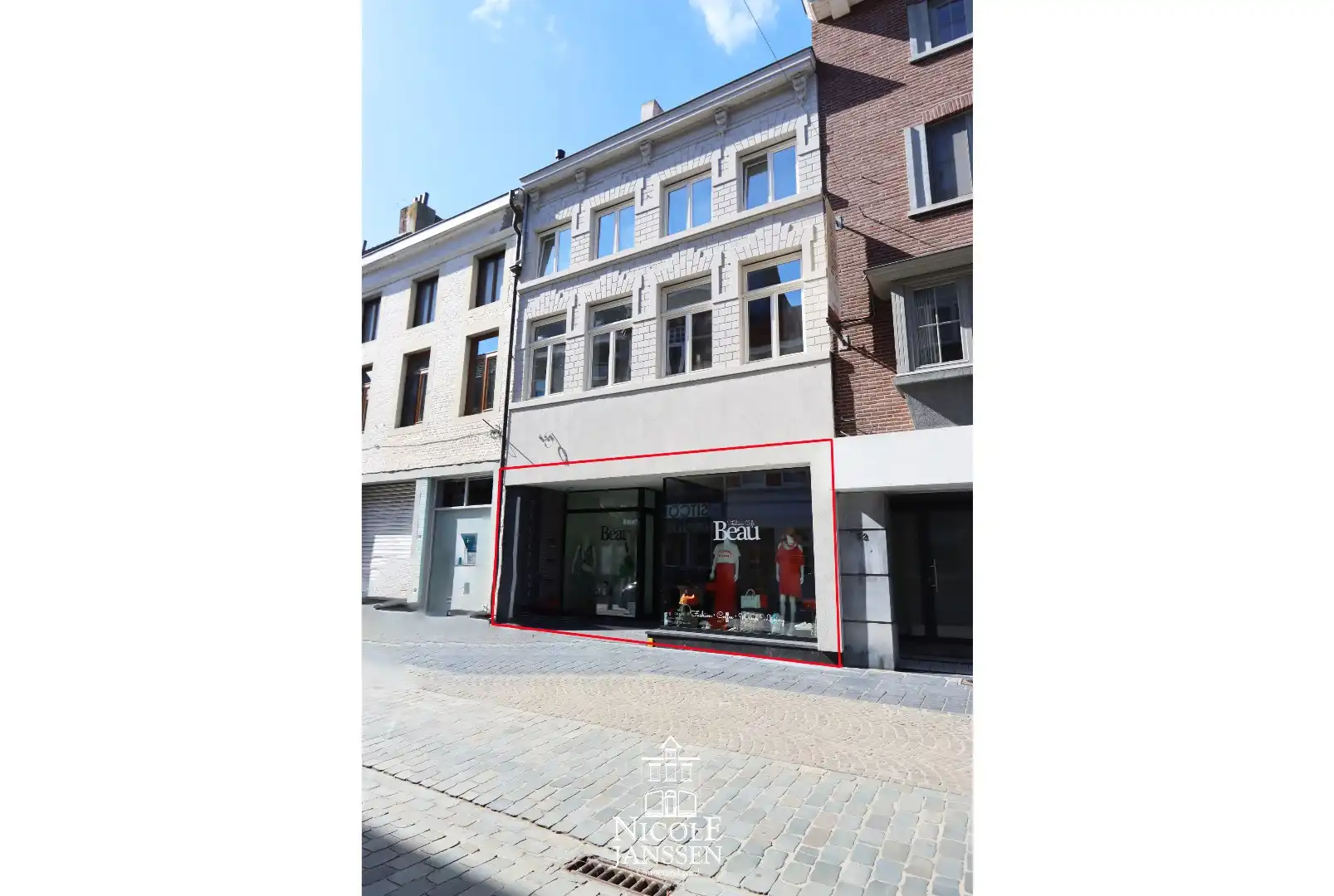 Gelijkvloerse handelsruimte foto {{pictureIndex}}