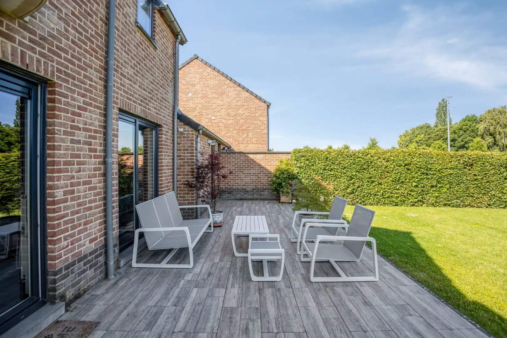 Verzorgde woning met 3 slaapkamers, garage, zonnepanelen en zonnige tuin te Tongeren foto 3