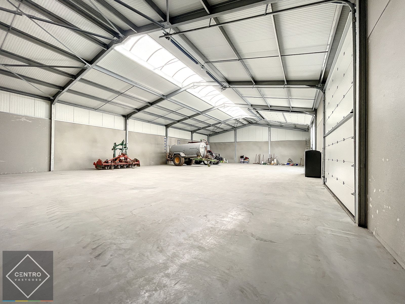 Nieuwbouw-opslagruimte (200m2) te Ruiselede! foto 3