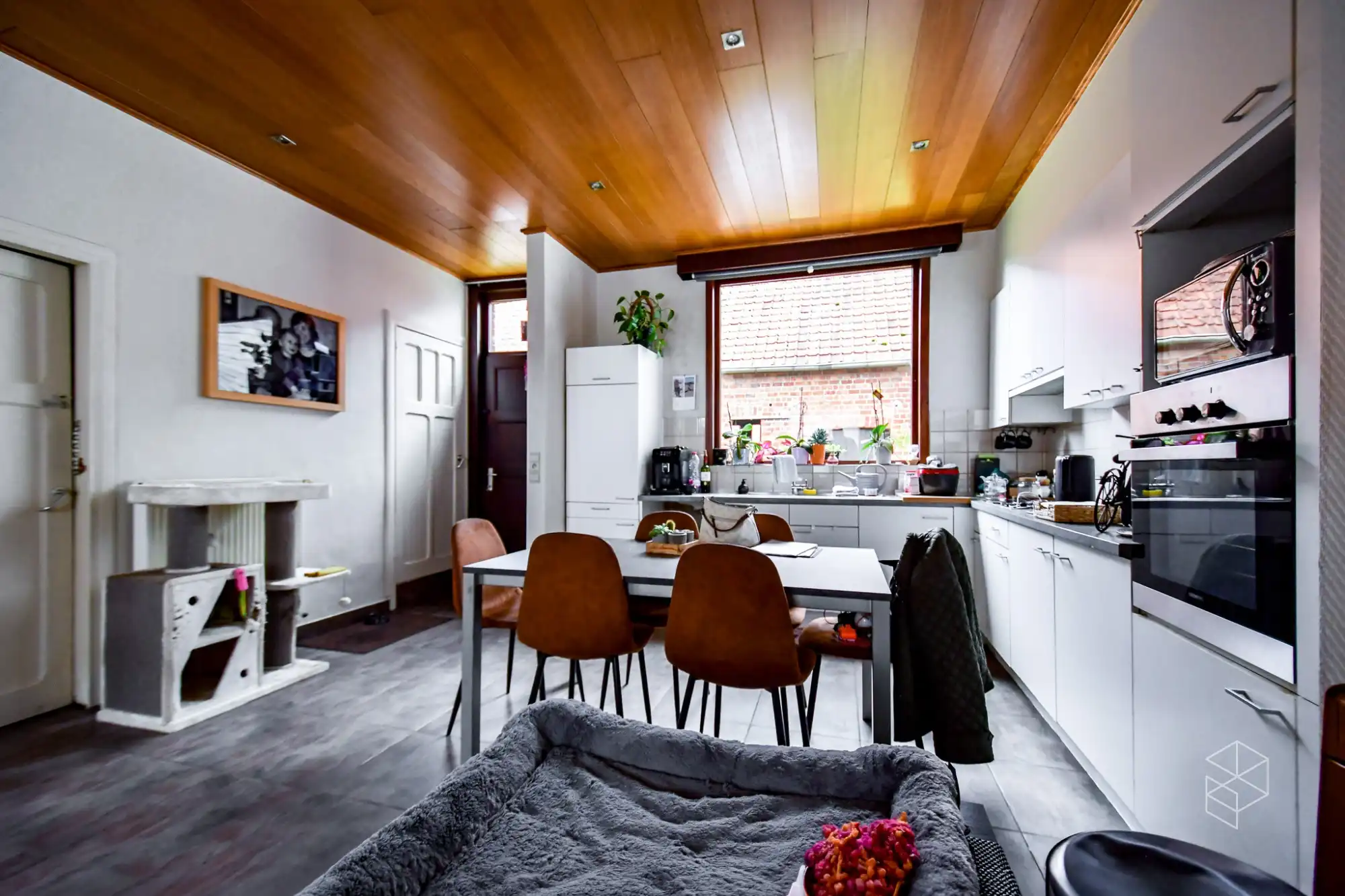 Goed onderhouden woning met 3 slpk, tuin oprit en bijgebouw foto 4