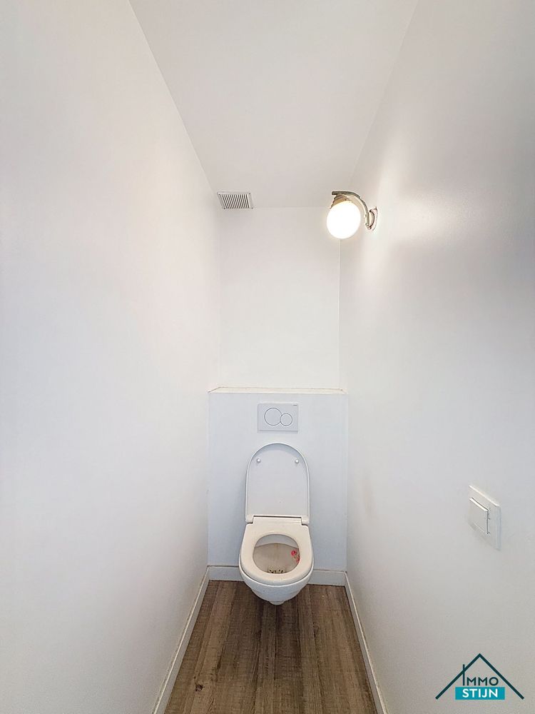 Gerenoveerd appartement met 2 slaapkamers foto 9