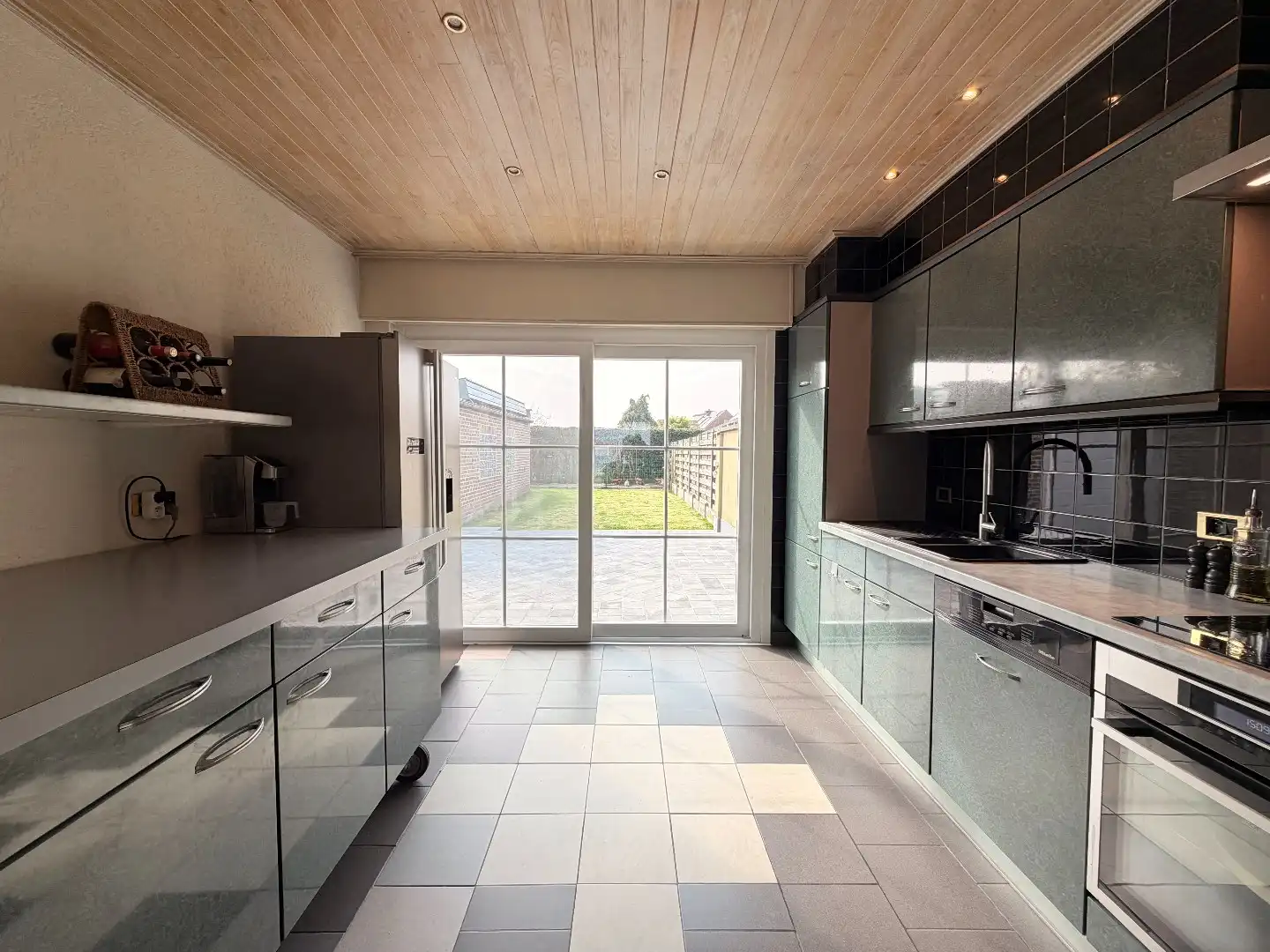 Instapklare halfopen bebouwing met ruime garage te koop in Harelbeke (Arendswijk) foto 8