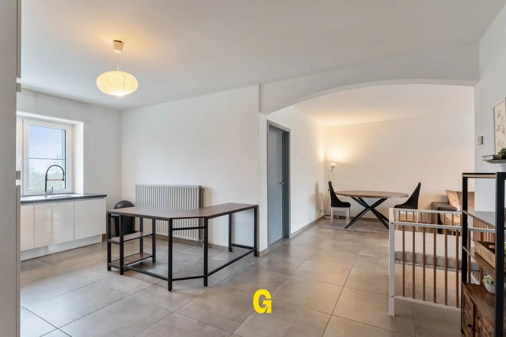 Netjes gerenoveerd twee slaapkamer appartement met terras en 2 standplaatsen in een kleinschalige residentie te Rijkhoven foto 3