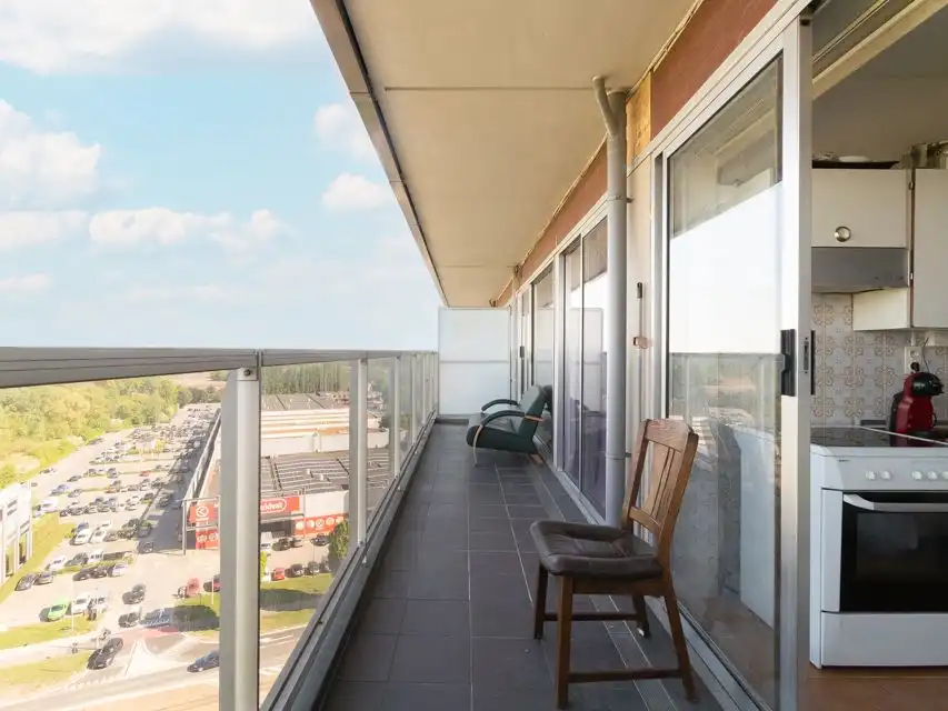 Te renoveren appartement met panoramisch zicht over Merksem foto 9