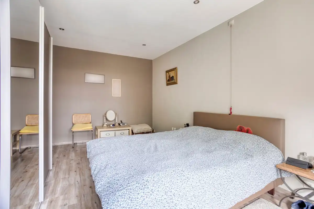 Opbrengsteigendom met 3 appartementen, garages en tuin foto 9