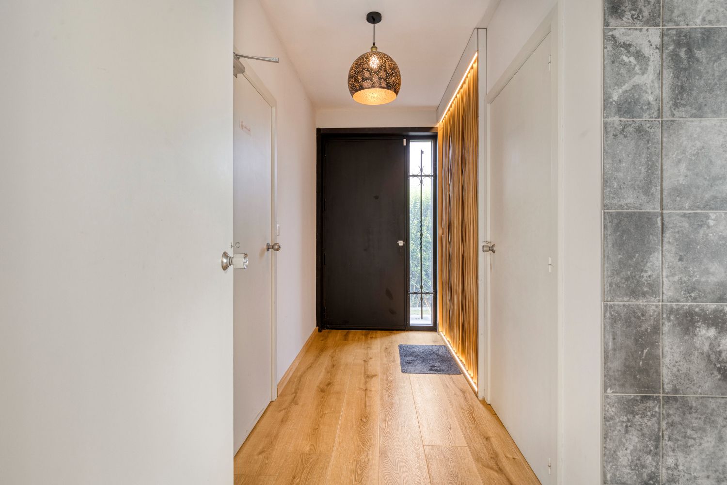 Karaktervolle gerenoveerde statige villa nabij Spuikom te koop foto 8