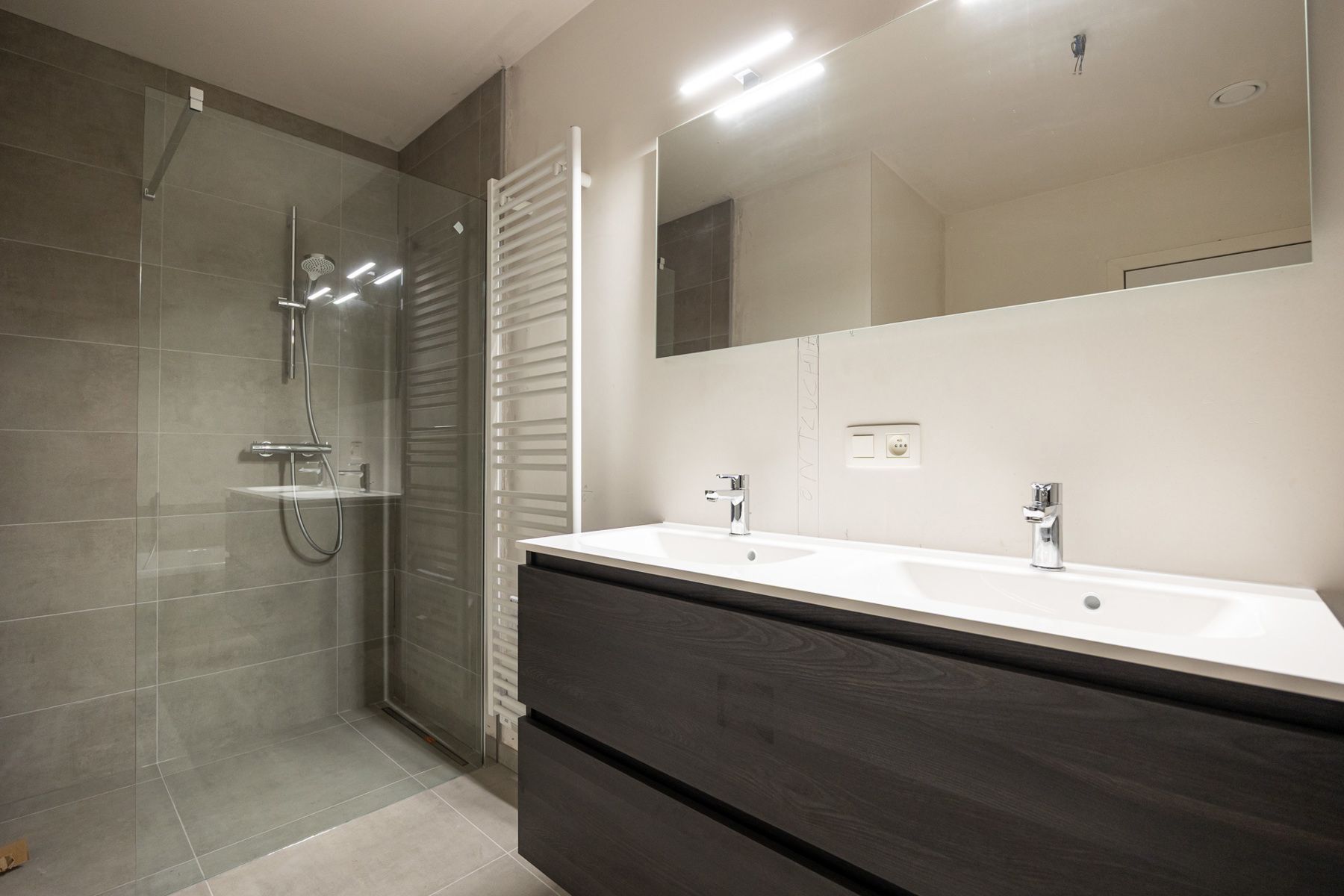 Woning met 4 slaapkamers en fietsenberging/carport op perceel van ca 327m² foto 18