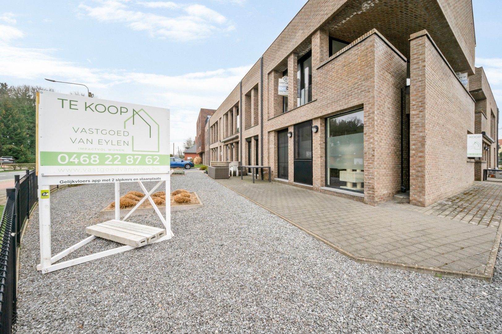 Centraal gelegen gelijkvloers appartement met terras en ondergrondse staanplaats in Herselt foto {{pictureIndex}}