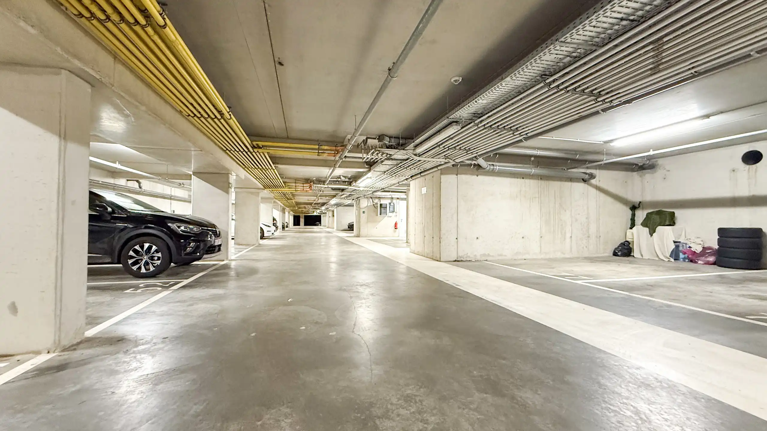 Instapklaar appartement met vrij uitzicht en parkeerplaats! foto 35