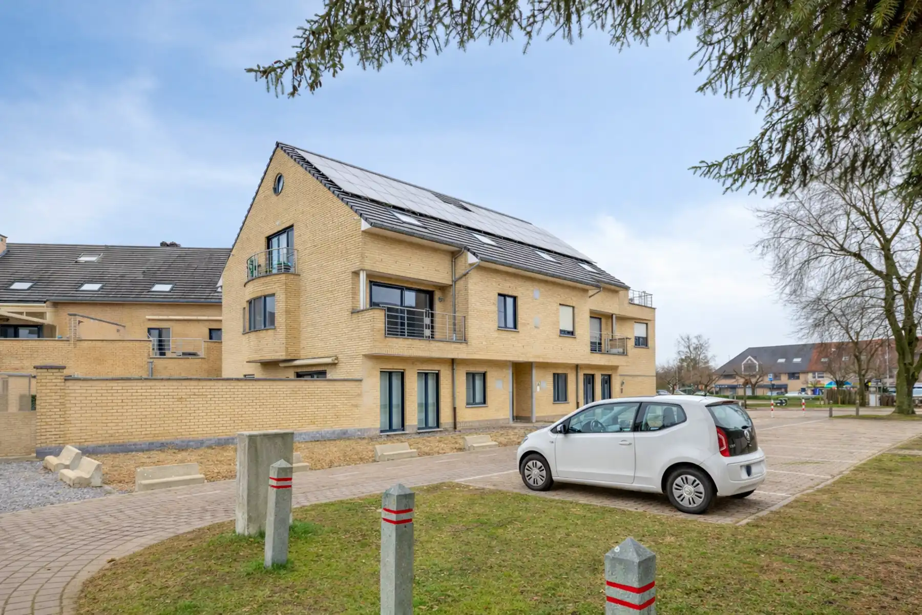 Zuid gelegen appartement met 2 slaapkamers + 2 parkings+2 bergings foto 2