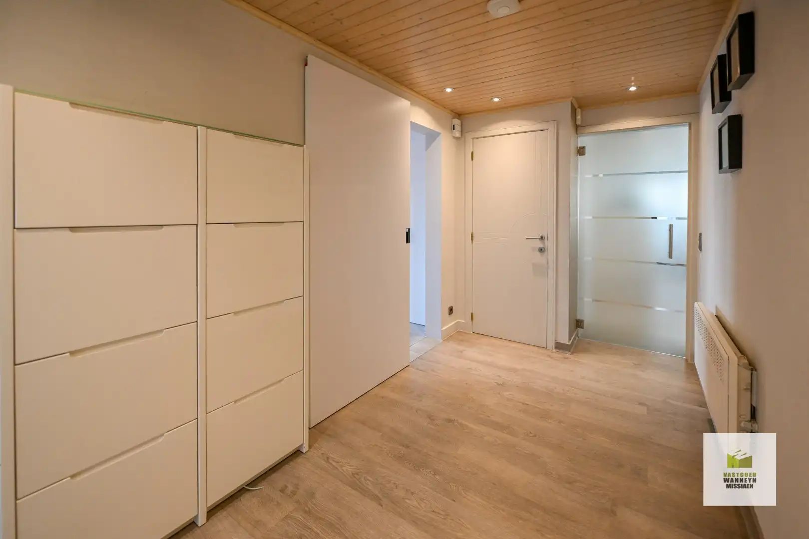 Perfect instapklare woning met 4 slaapkamers en kantoor/praktijkruimte met aparte ingang (21 m²) foto 4
