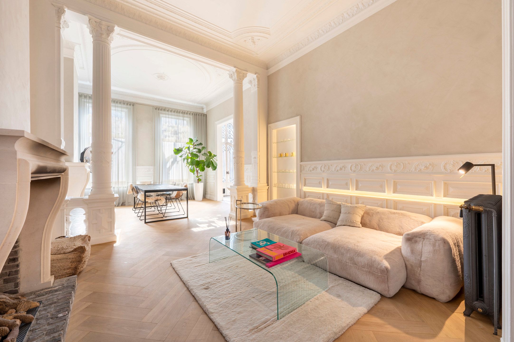 Indrukwekkend herenhuis op een toplocatie te Antwerpen Zuid. foto 4