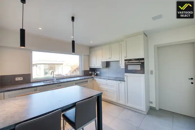 Halfopen bebouwing met 3 slaapkamers op 1358 m2, terras en ruime tuin te Adegem foto 7