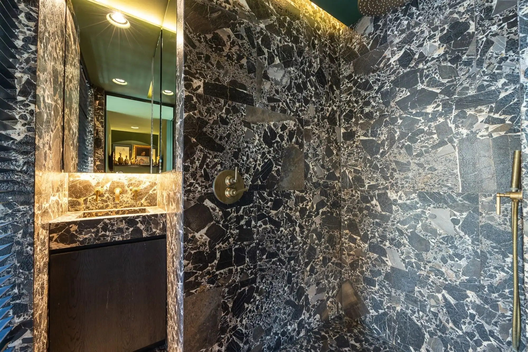 Gemeubeld gerenoveerd appartement op ideale locatie foto 9