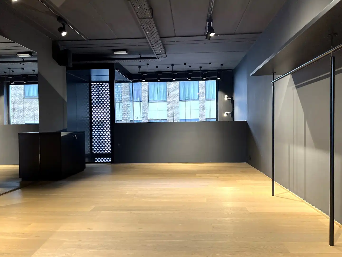 Ruim, modern Handelspand te huur in het centrum van Diest foto 10