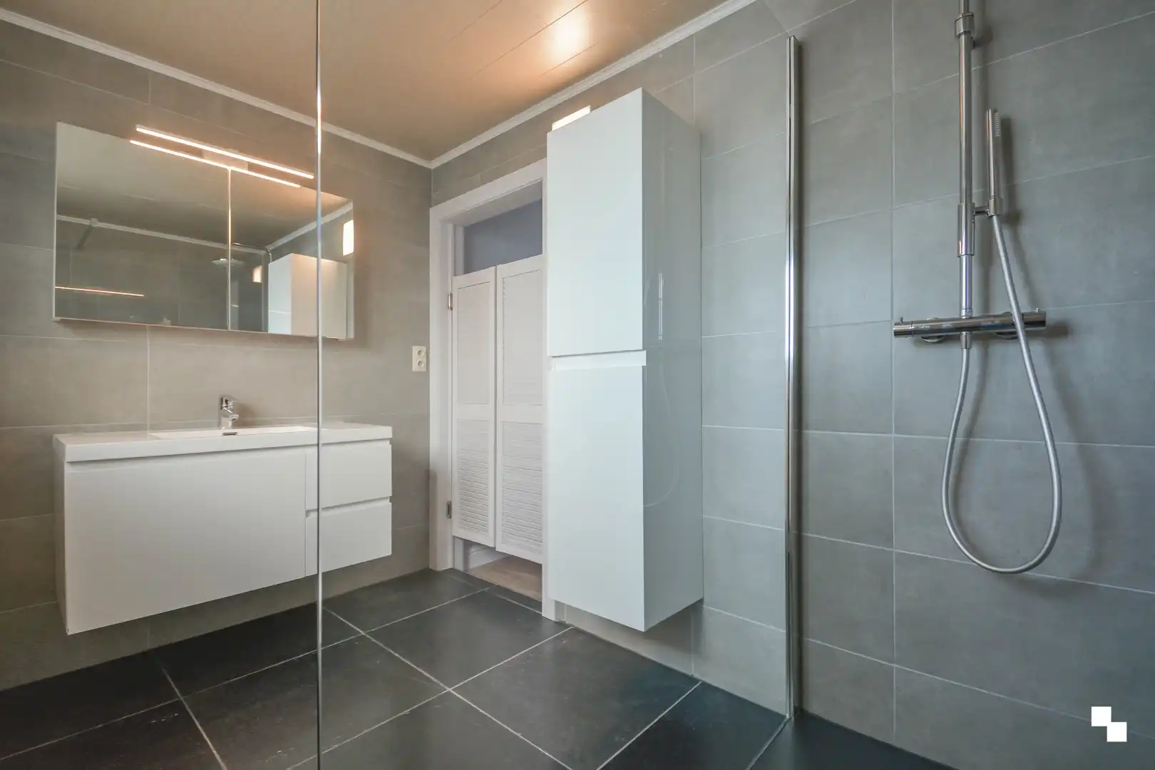 Ruime bel-etagewoning in hartje Izegem foto 20
