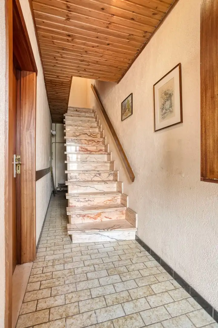 Te verbouwen opbrengsteigendom met twee vergunde appartement foto 4