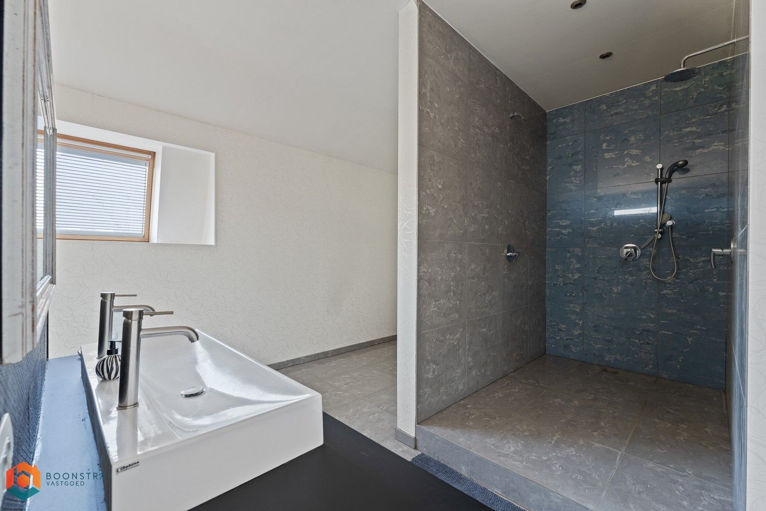 Handelspand met woonst en ruime parking op een perceel van 2592 m² te Rotselaar foto 19