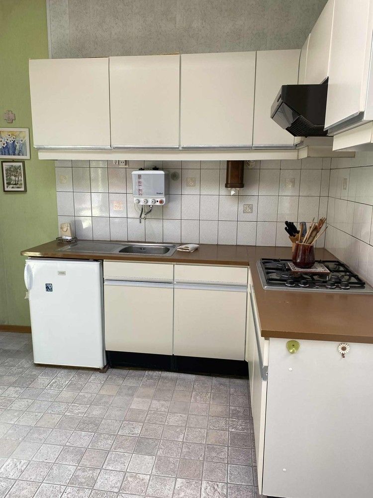 Te renoveren rijwoning met tuin en garage – centraal gelegen met veel potentieel! foto 4
