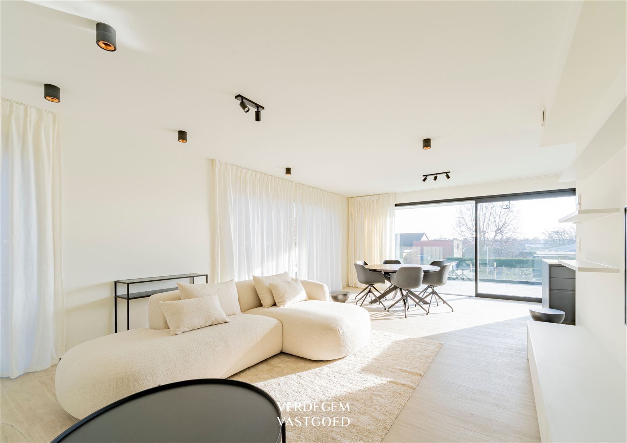 Wonen in comfort en klasse: energiezuinige duplex met 4 slaapkamers en garage foto {{pictureIndex}}