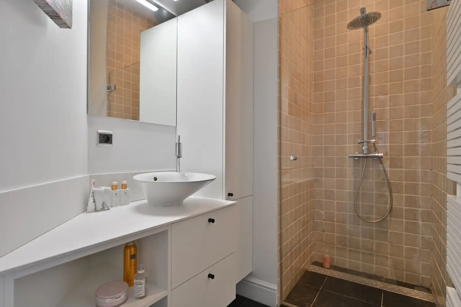 Luxe en comfortabel wonen (256 m2) op toplocatie in centrum Maaseik (EPC: A-label) foto 20