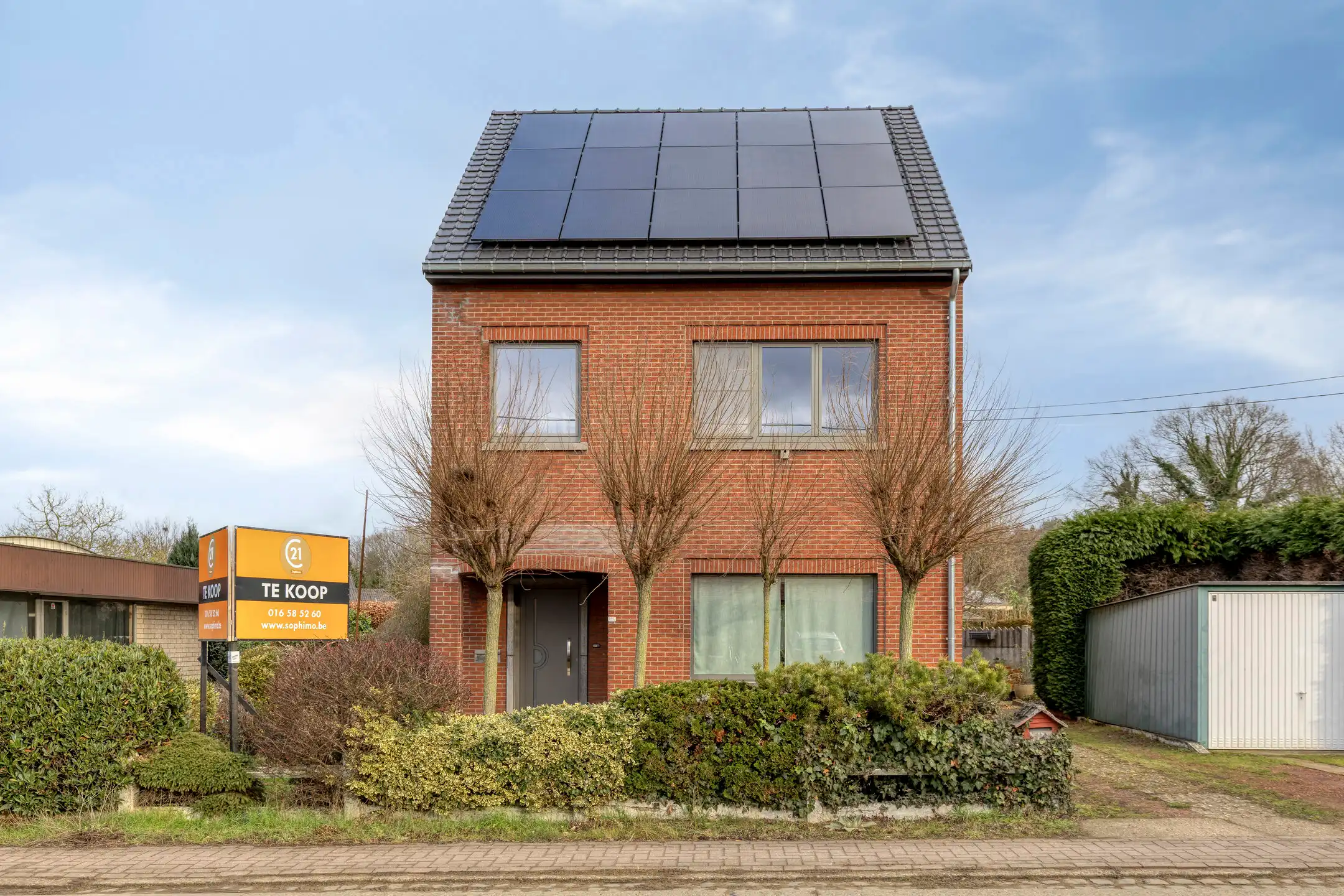 Ruime, vrijstaande woning op uitstekende locatie foto {{pictureIndex}}