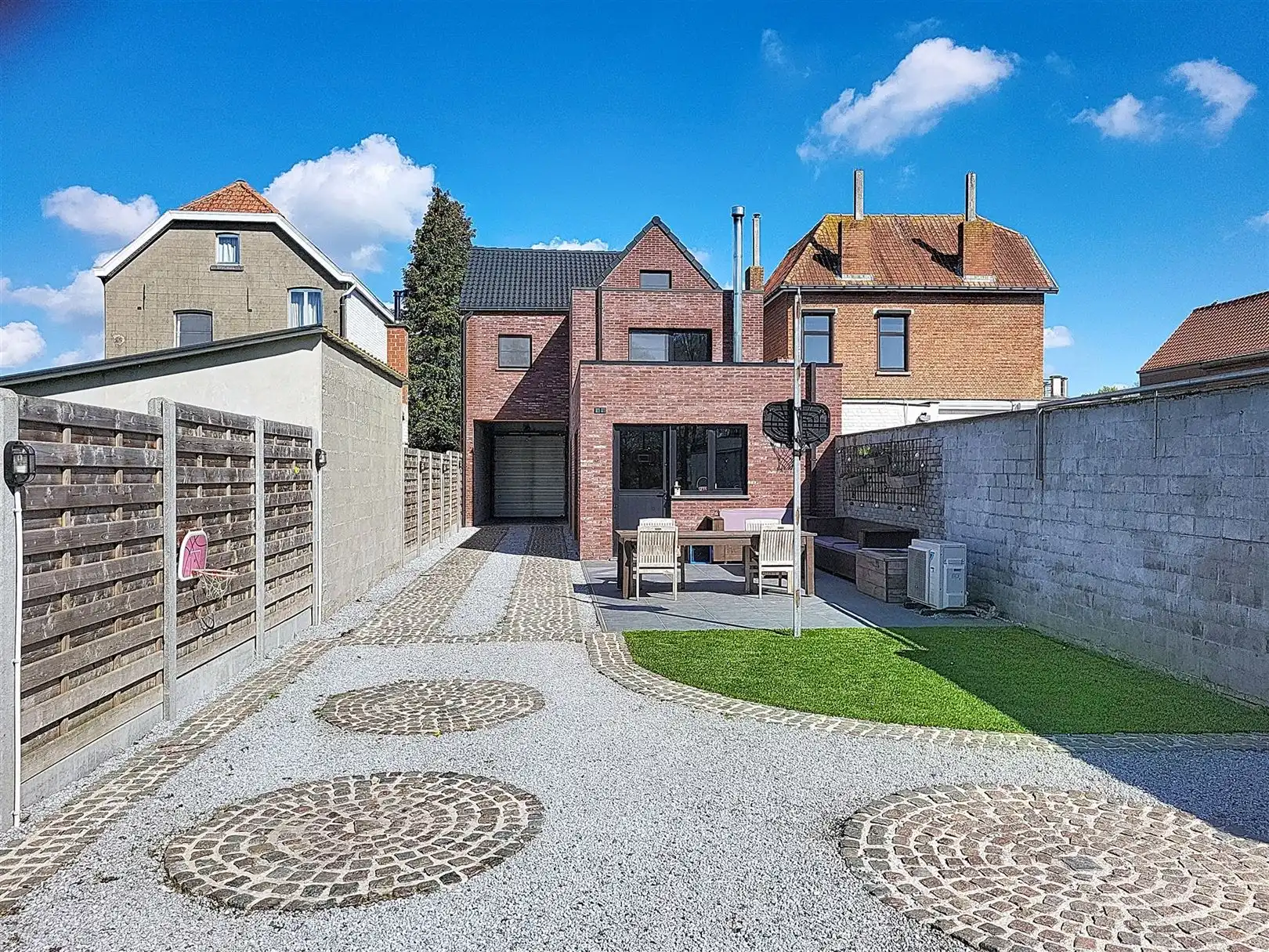 uitzonderlijke eigendom met garage en grote tuin (2287 m²) foto 4
