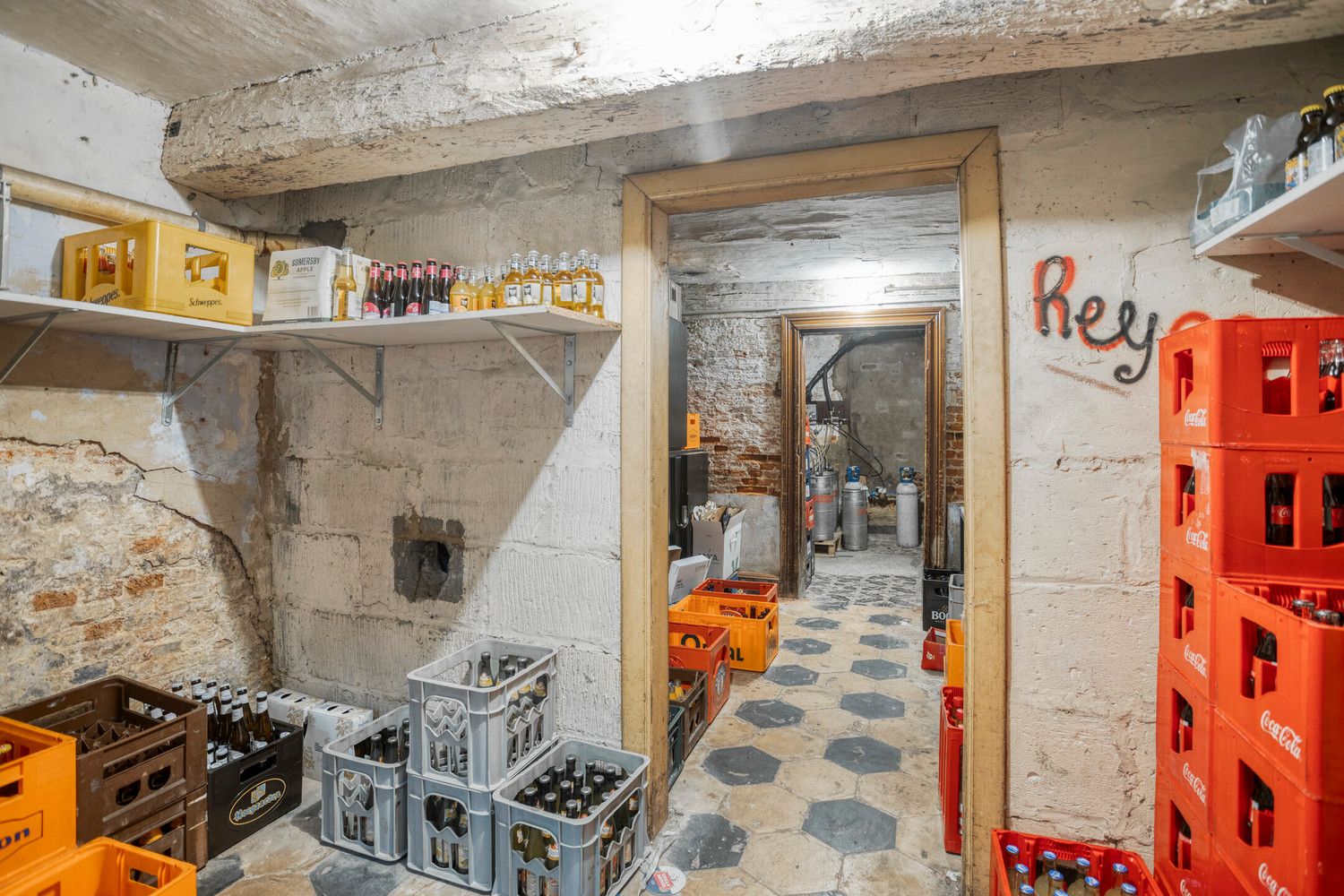 HANDELSPAND MET WOONST - UNIEKE LIGGING AAN HET STADSPLEIN EN DE DEMER foto 9